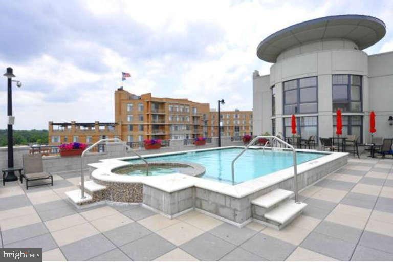 Building Photo - 1021 N Garfield St