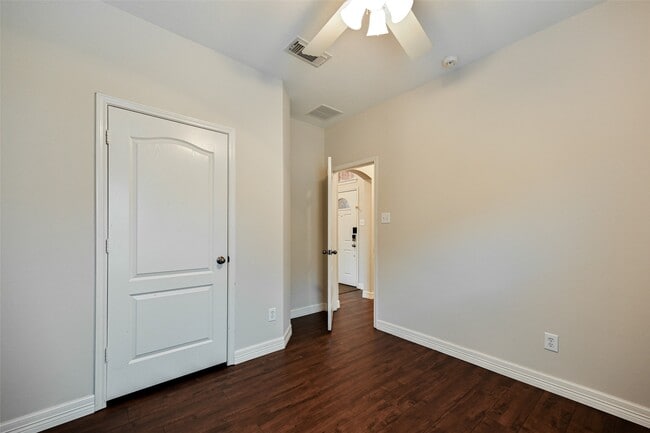 Building Photo - 10947 Redstone Ct