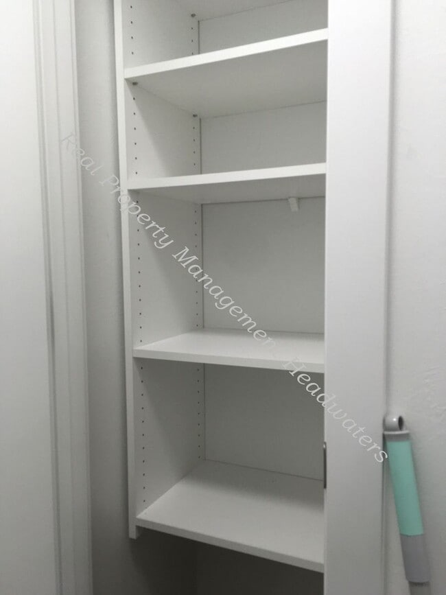 Building Photo - 3 Bedroom 2 Bath House For Rent