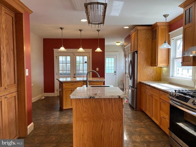 Building Photo - 2237 N Wakefield St