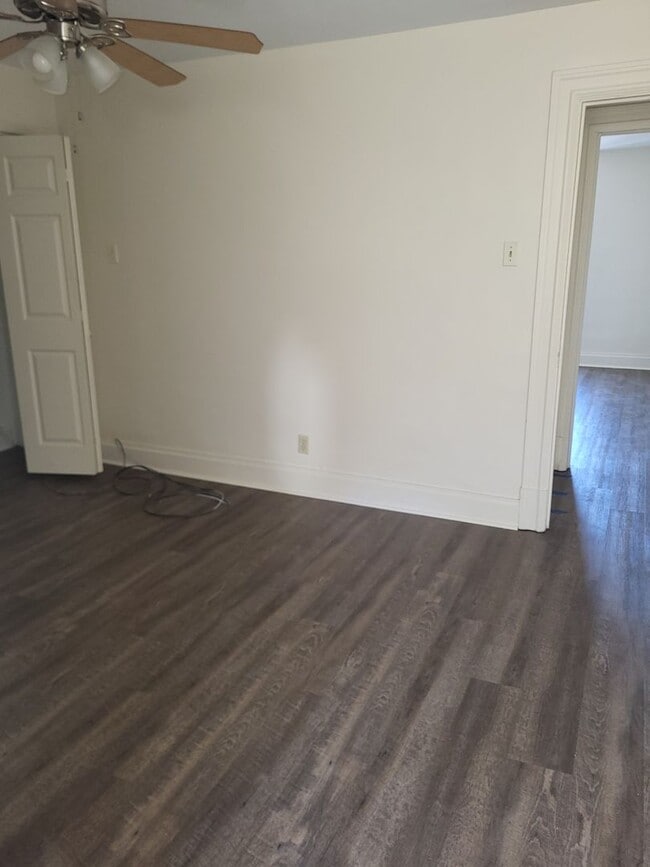 Building Photo - 4 bedroom 2 bath in Mt Washington! Available now!