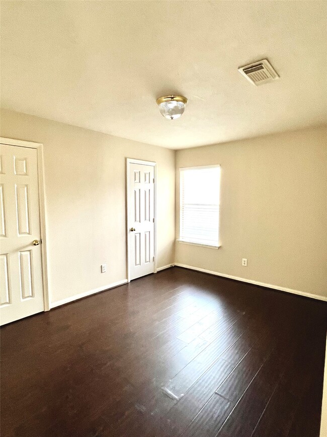 Building Photo - 4911 Knights Branch Dr