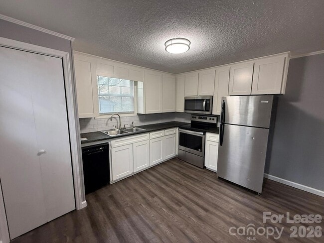 Building Photo - 1456 17th Ave NE