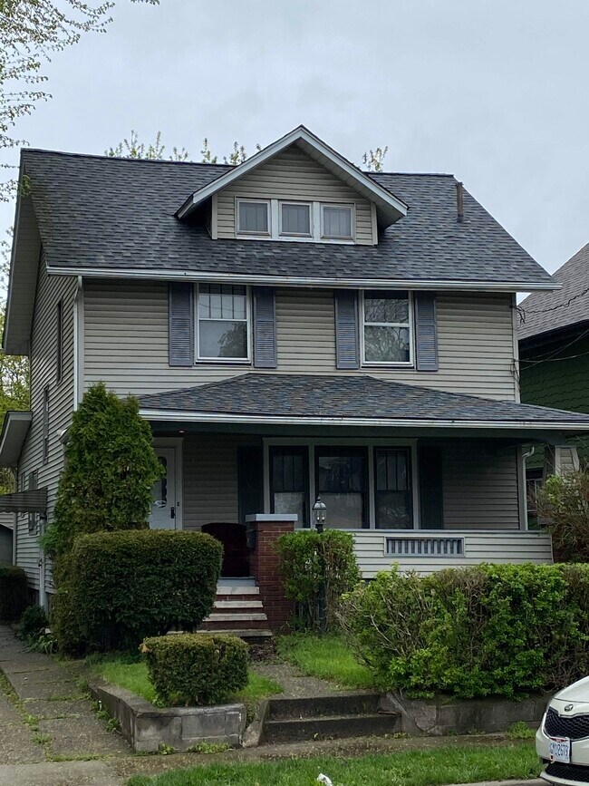 Building Photo - 524 Allyn St