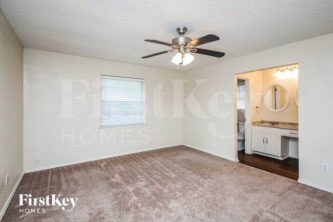 Building Photo - 8513 Crestview Dr