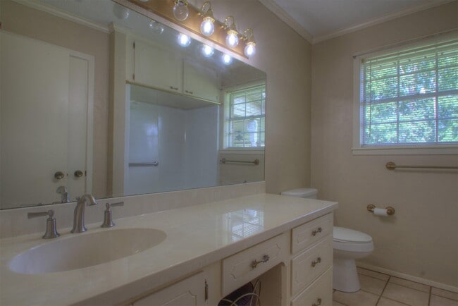 Building Photo - 303 Clements Rd