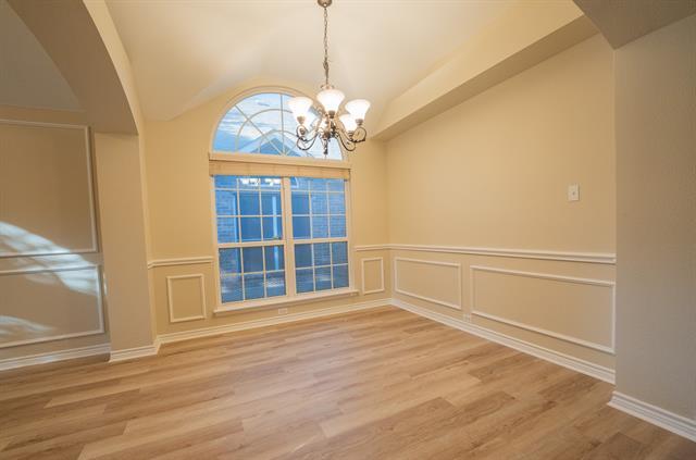 Building Photo - 2002 Gardenridge Dr