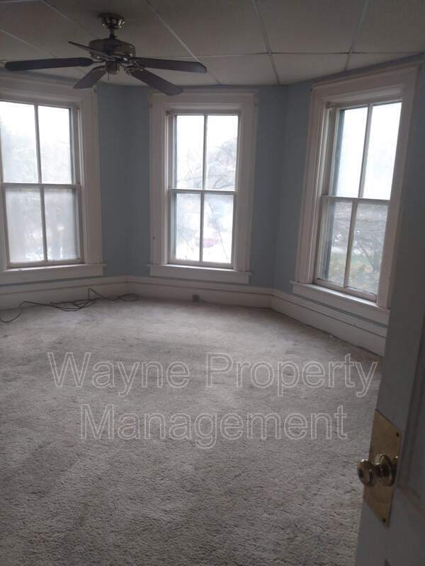 Building Photo - 744 1st St