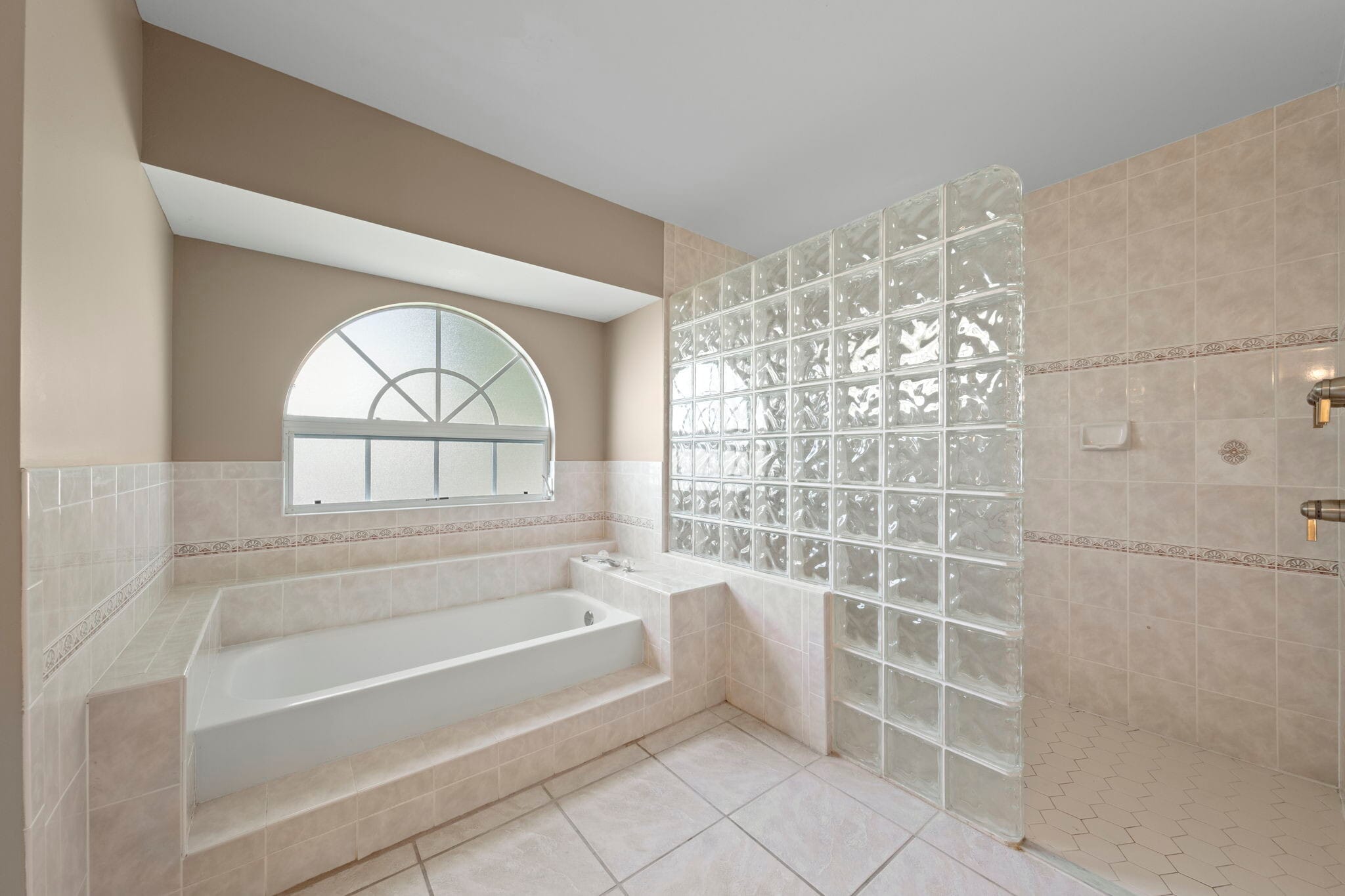 Building Photo - 409 SW 47th Ter