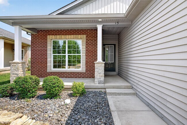 Building Photo - 15 Country Trail Ct
