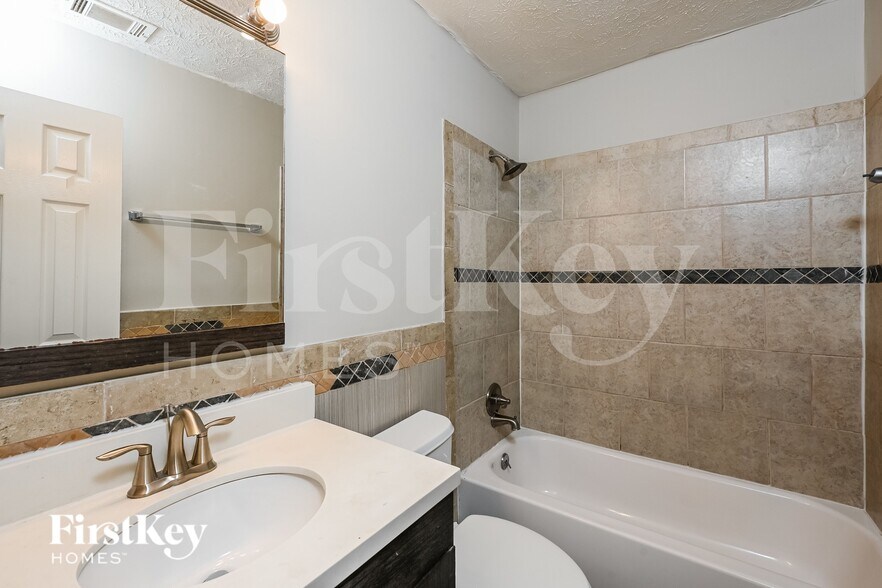 Building Photo - 1506 Spender Dr