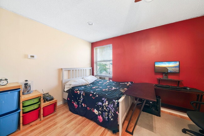 Building Photo - 10569 Pelican Dr