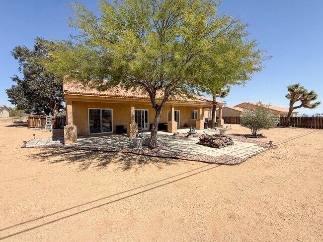 Building Photo - Beautiful Yucca Mesa Home