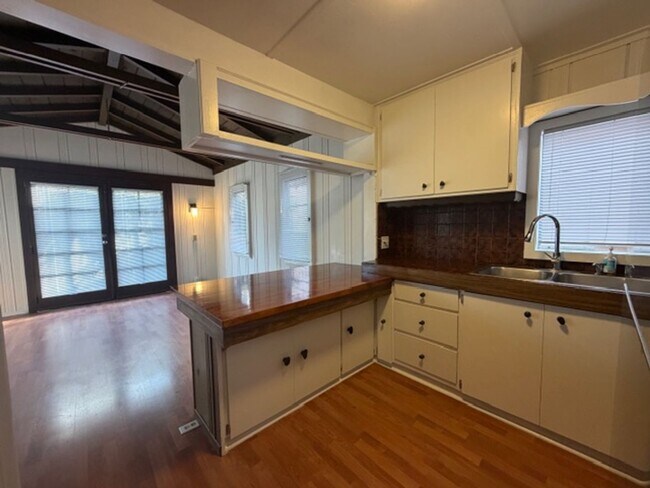 Building Photo - 4807-4809 Brighton Ave