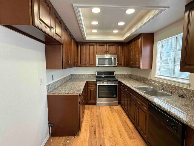Building Photo - Gated Community - Updated Harbor City Townhome - 3 bed / 2.5 bath