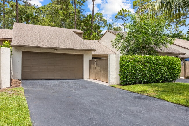 Building Photo - 257 Pleasant Wood Dr