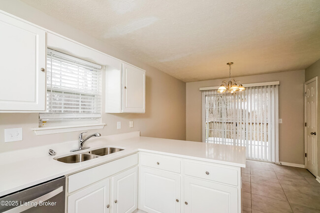 Building Photo - 6526 Bridle View Cir