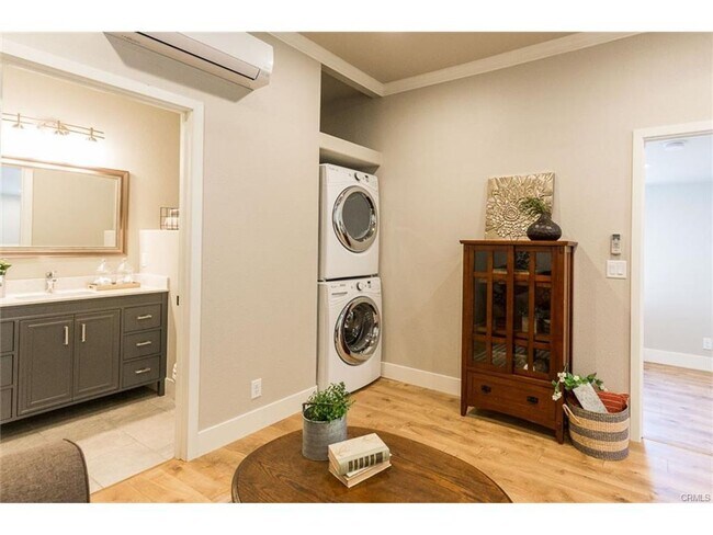 Building Photo - 198 E 1st Ave