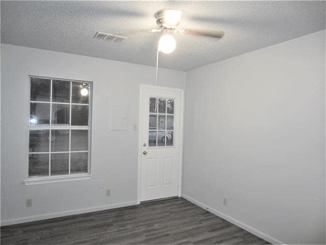 Building Photo - 501 Mounts Ave