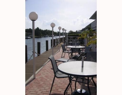 Building Photo - 2900 NE 30th St