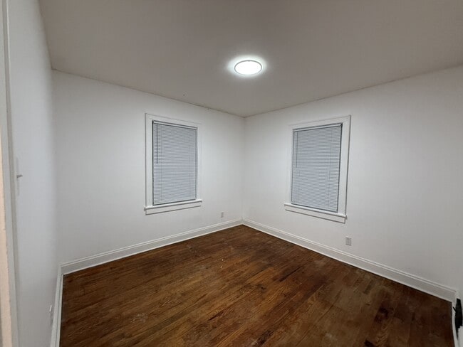 Building Photo - 103 Edwards St