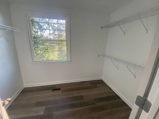 Building Photo - 234 Wilowen Dr