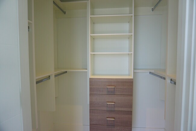 Building Photo - 1010 SW 2nd Ave