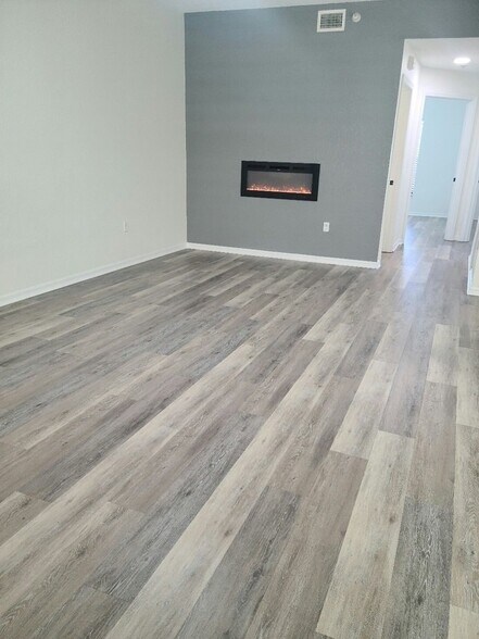Building Photo - 10490 Chalmer St