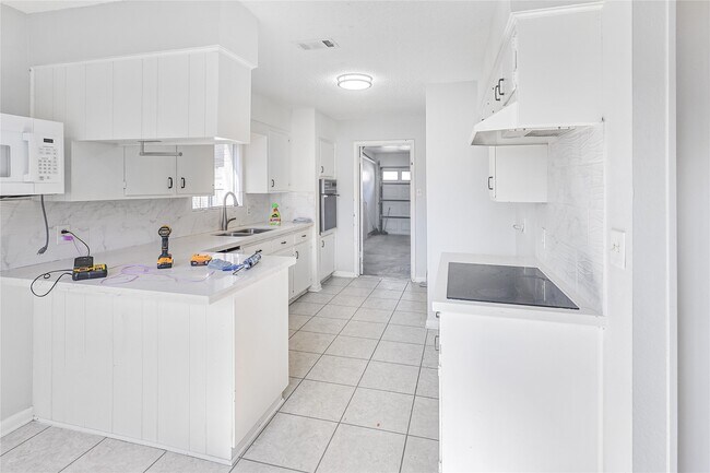 Building Photo - 2719 Meadow Ln