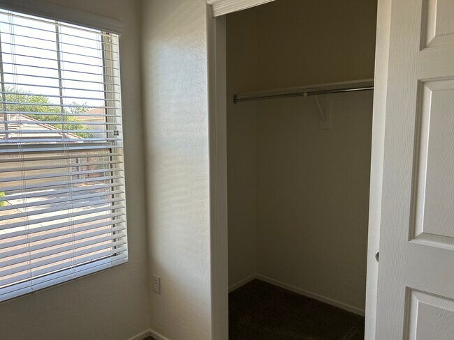 Building Photo - 13435 W Berridge Ln