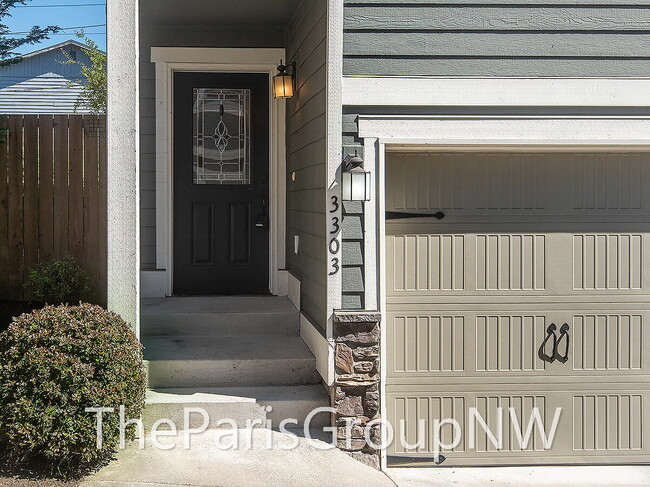 Building Photo - **PROPERTY LEASED** Spectacular Serene Lake 2012 TH – Great Location!