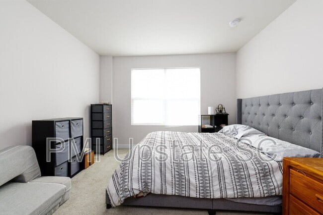 Building Photo - 413 Camarillo Ln