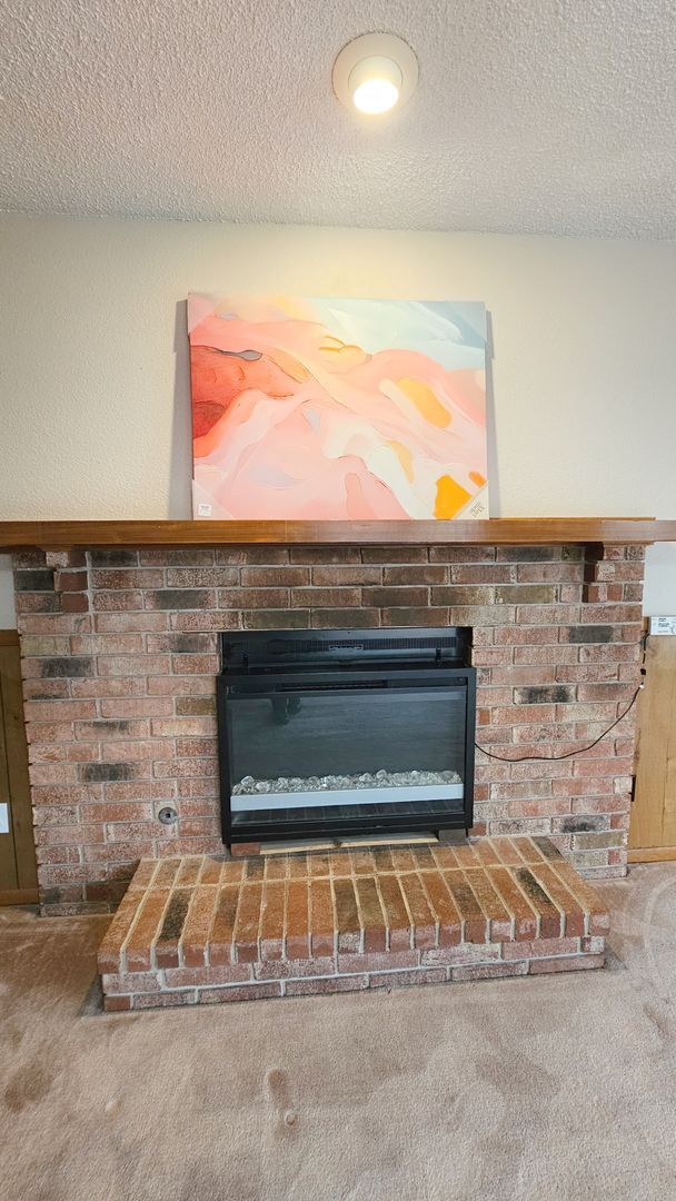 Building Photo - Charming & Updated 3-Bedroom Home with Sunroom, Fireplace & Garage