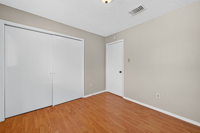 Building Photo - 7407 Alegria Dr