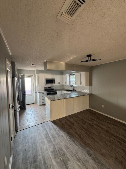 Primary Photo - 2304 Westchester Dr