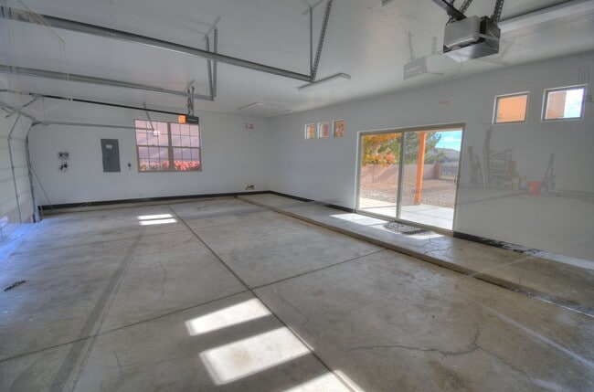 Building Photo - Meriposa Masterpiece