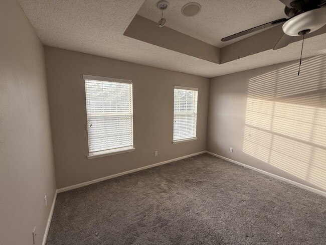 Building Photo - 3 Bedroom 2.5 Bathroom Townhouse in Briar ...