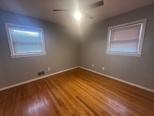 Building Photo - 3 bed, 2 full bath House in 40218 - $2,000/month
