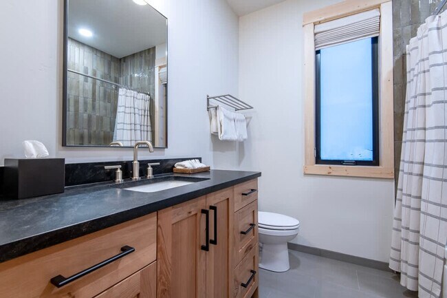 Building Photo - 3402 Alta Vista Dr