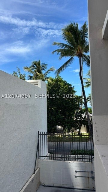 Building Photo - 2625 Collins Ave