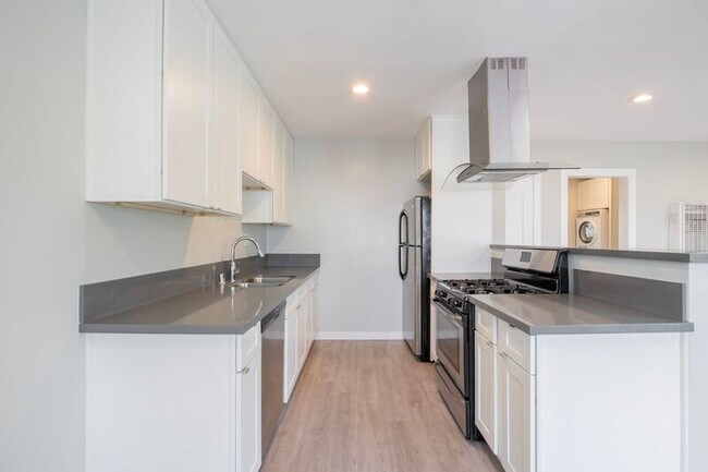 Building Photo - 5622 La Mirada Ave