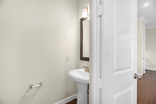 Building Photo - 11908 Briarwood Hill Way