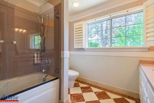 Building Photo - Stunning Home | Desirable Neighborhood | D...