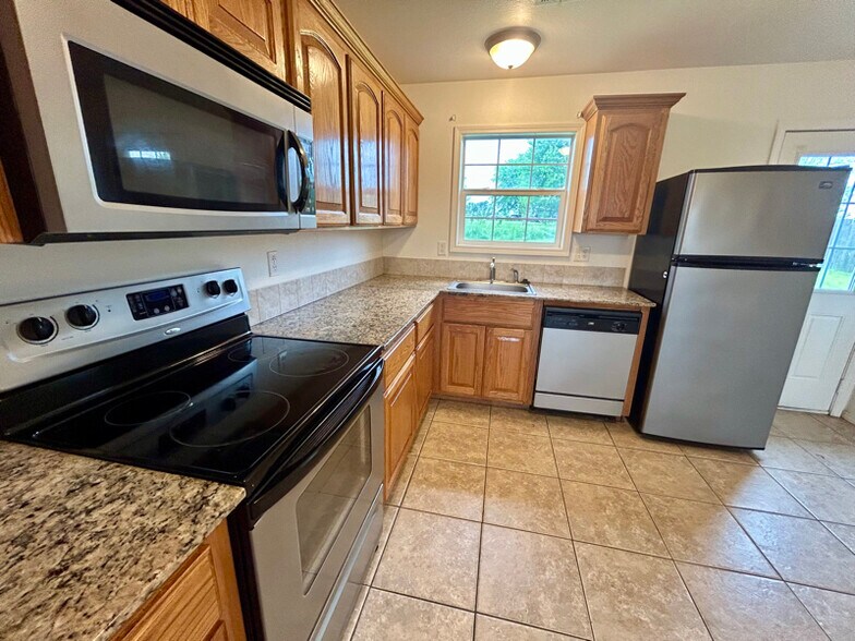 Building Photo - 63020 E 285 Ct