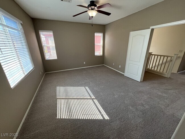 Building Photo - 733 Easter Lily Pl