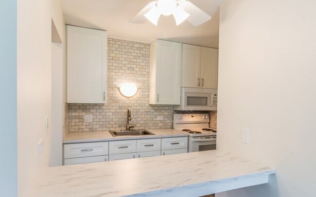 Building Photo - 4 Villa Verde Dr