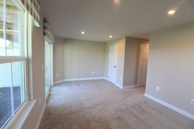 Building Photo - 4489 Drysdale St