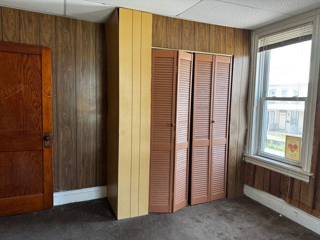 Building Photo - 2 Bdrm, 1 Bath Half House