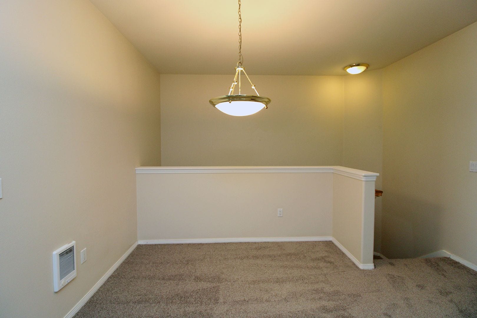 Building Photo - 1170 NE 64th Ln