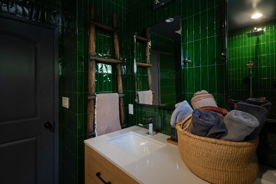 Building Photo - 5234 Ethel Ave